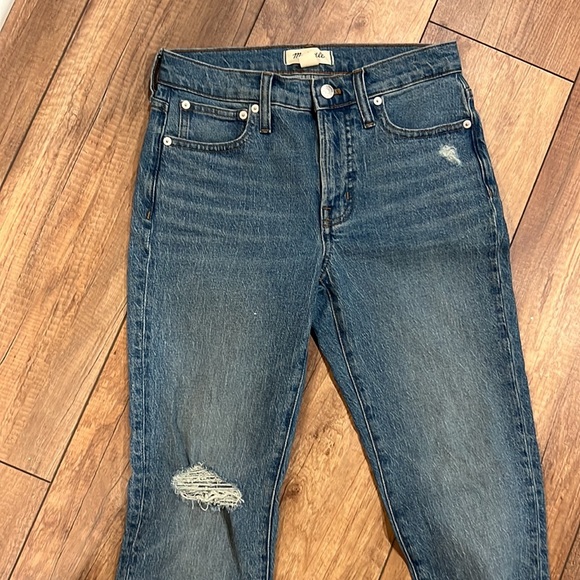 The Mid-Rise Perfect Vintage Jean in Ainsdale Wash: Knee-Rip Edition size 25 - Picture 8 of 8